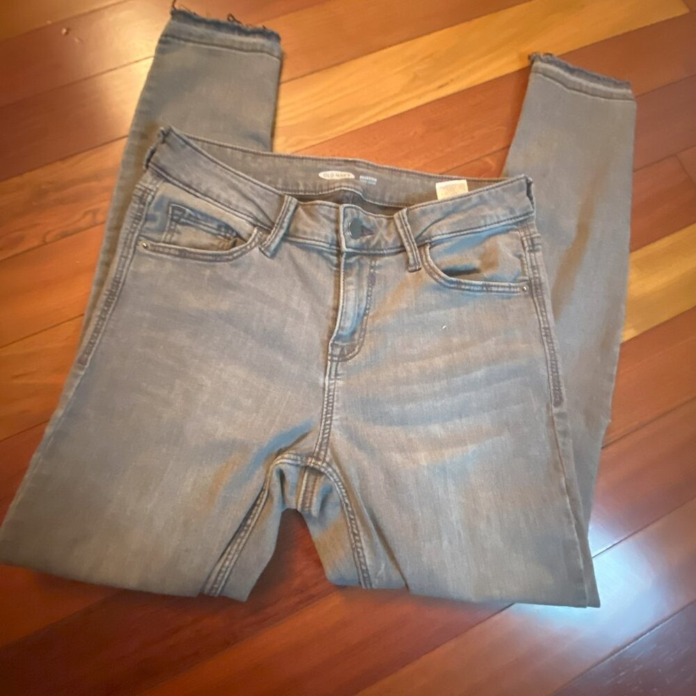 Old Navy Rockstar Skinny Distressed jeans size 6